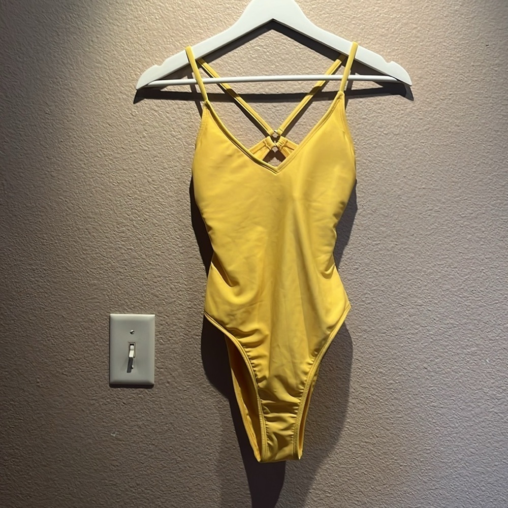 New Shade & Shore Women's Cheeky Racerback Swimwear Yellow Xs One Piece Swimsuit — image 3 of 8